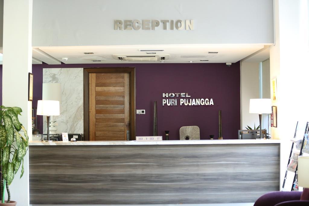 Puri Pujangga Hotel Bangi Esterno foto