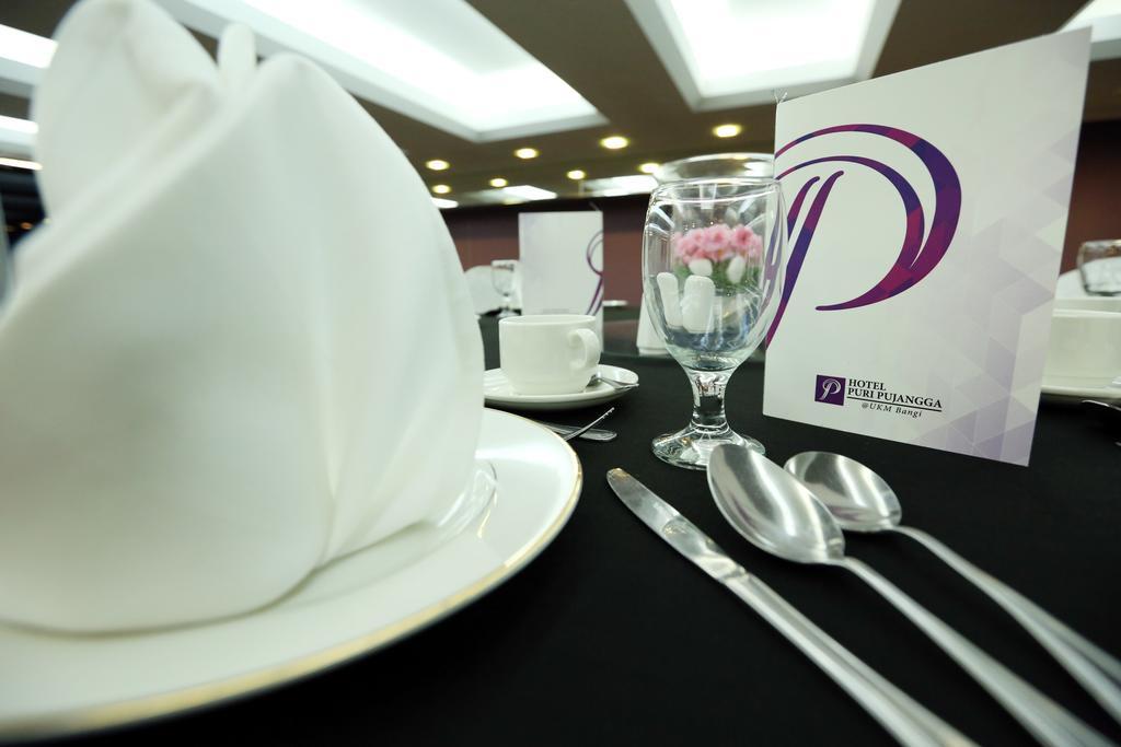 Puri Pujangga Hotel Bangi Esterno foto