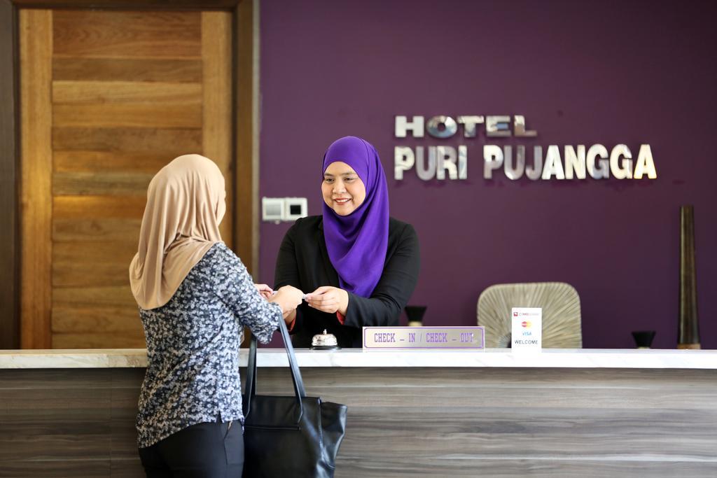 Puri Pujangga Hotel Bangi Esterno foto