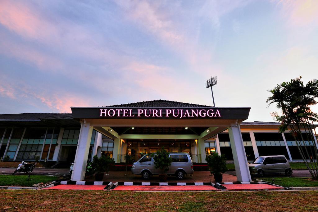 Puri Pujangga Hotel Bangi Esterno foto