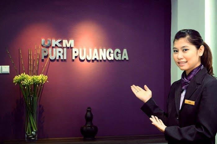 Puri Pujangga Hotel Bangi Esterno foto