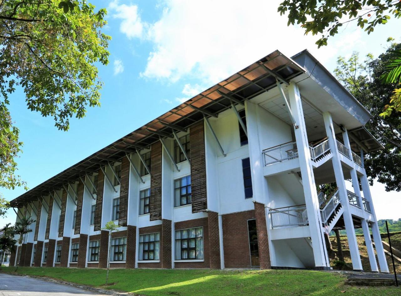 Puri Pujangga Hotel Bangi Esterno foto