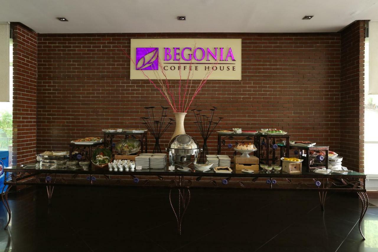 Puri Pujangga Hotel Bangi Esterno foto