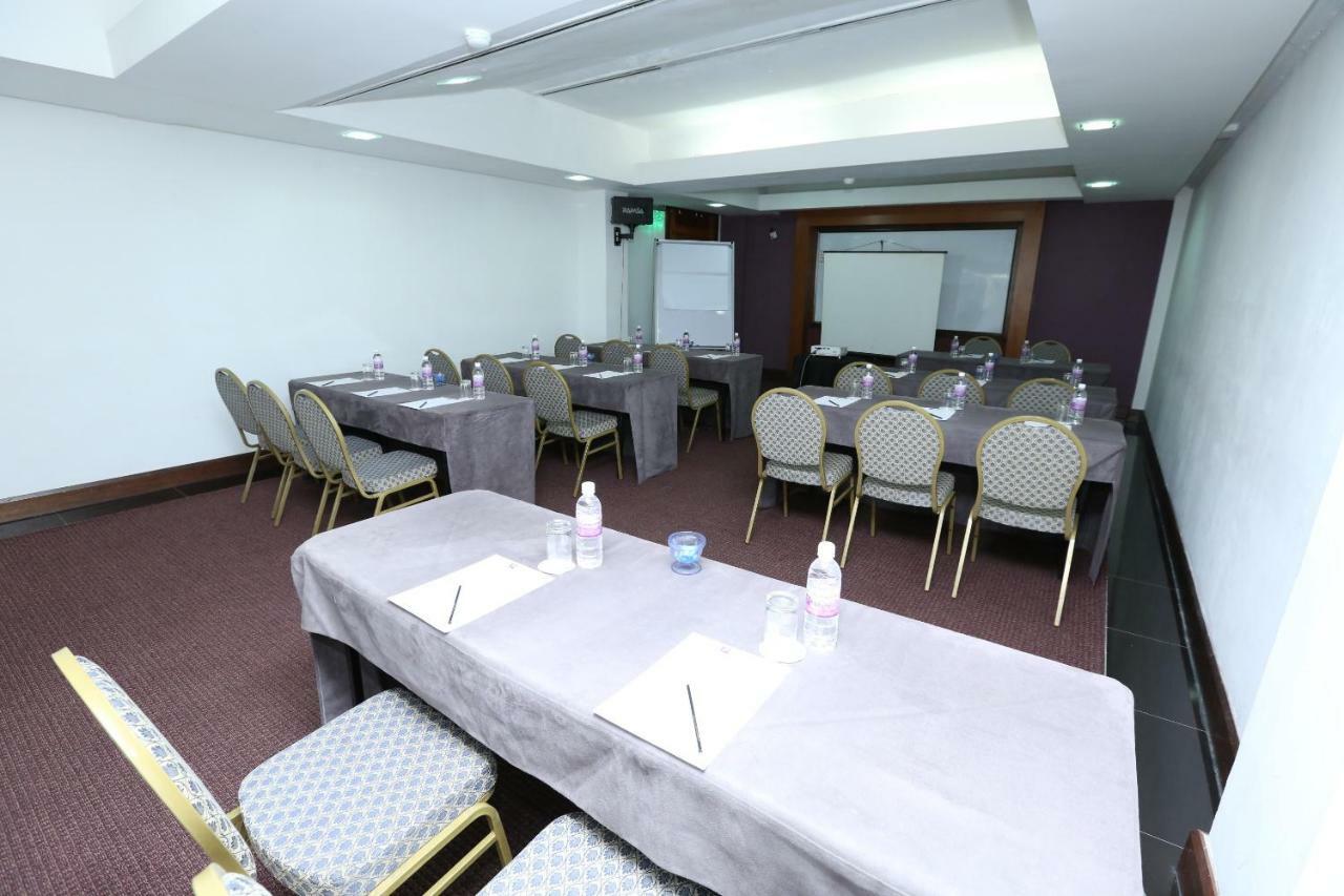 Puri Pujangga Hotel Bangi Esterno foto
